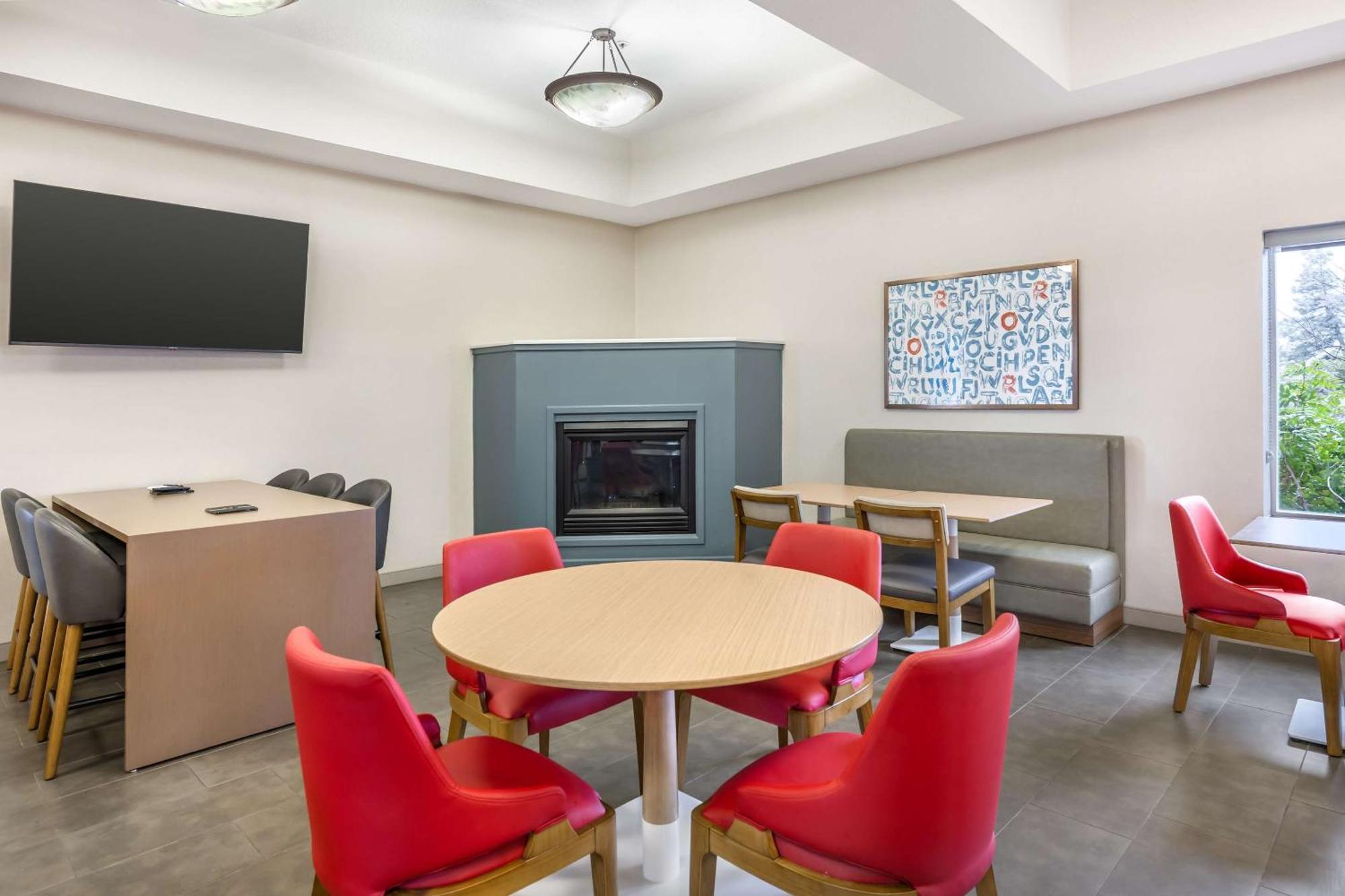 Comfort Suites Redmond Airport Εξωτερικό φωτογραφία